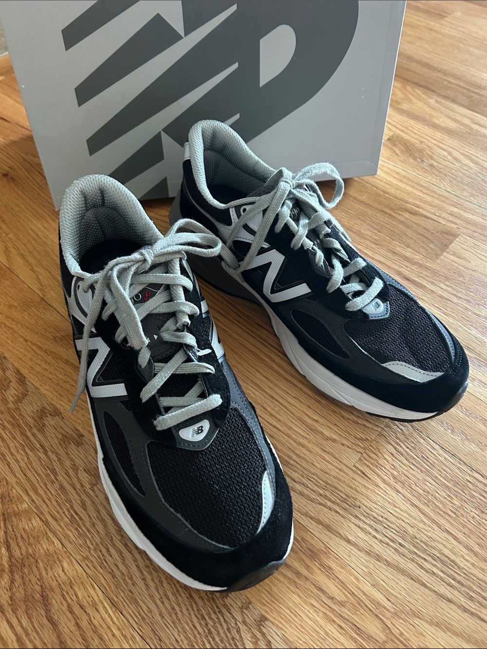 New Balance Men's Black & Gray Athletic Sneakers